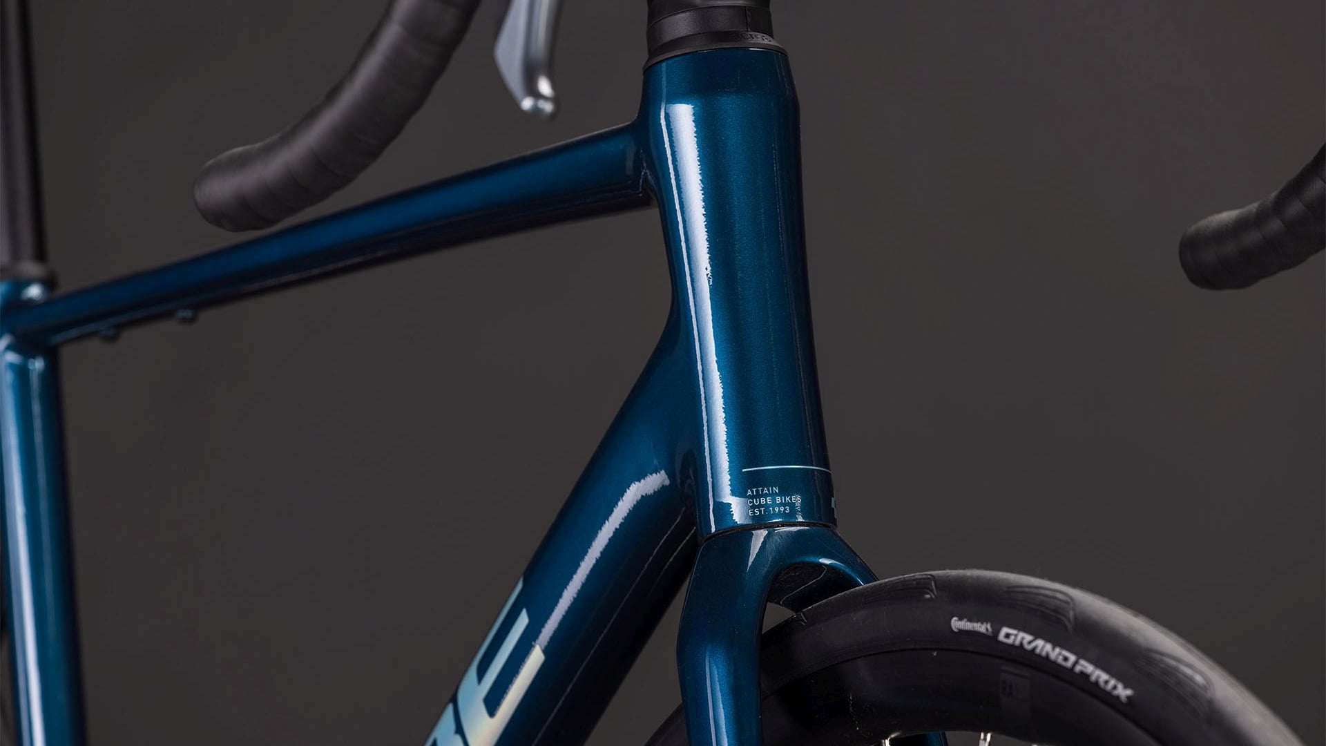 Bicicleta Ruta Cube Attain Pro Nautica´n´Prism