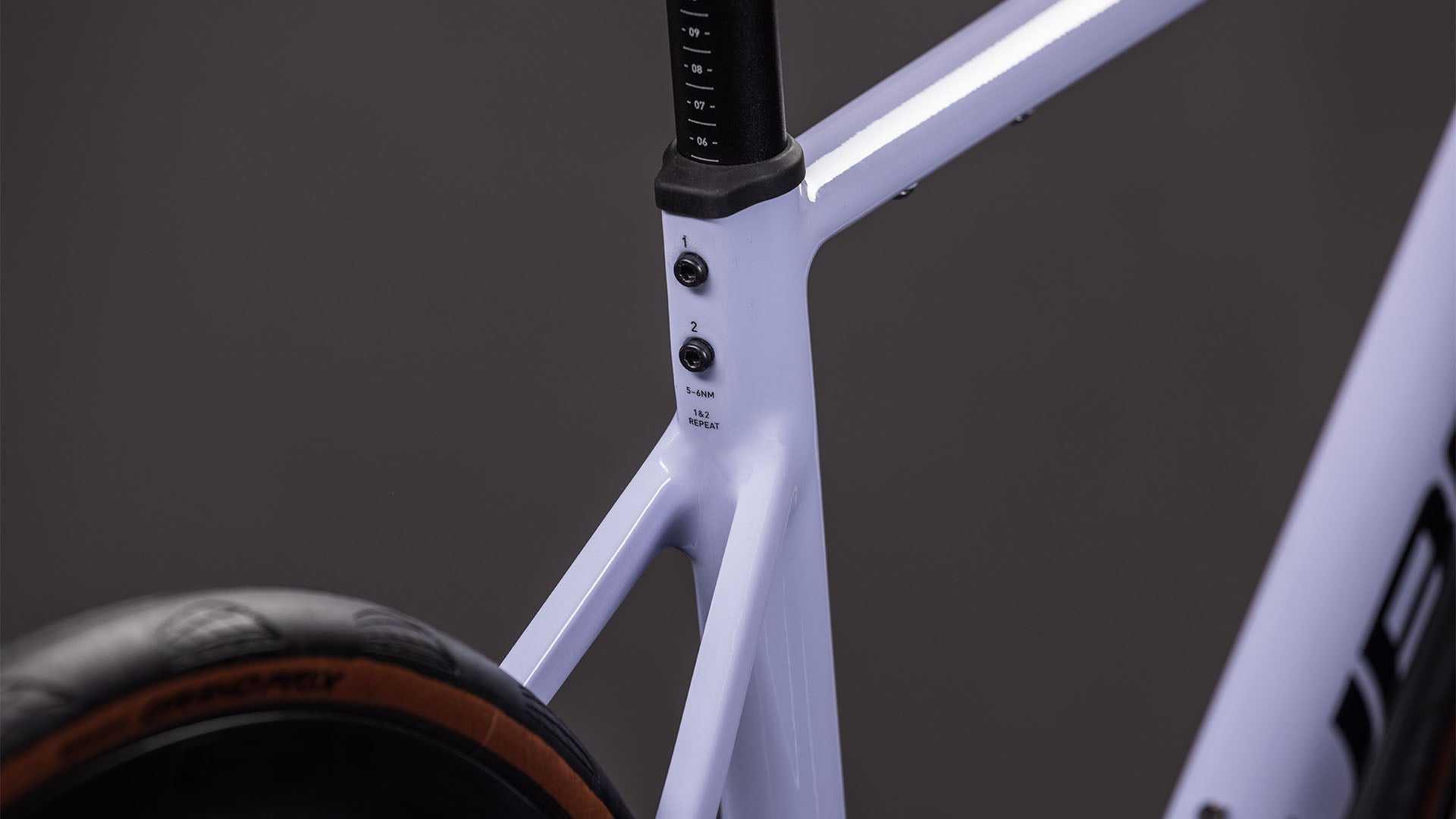 Bicicleta Ruta Cube Attain Race Cyclamen´n´Black