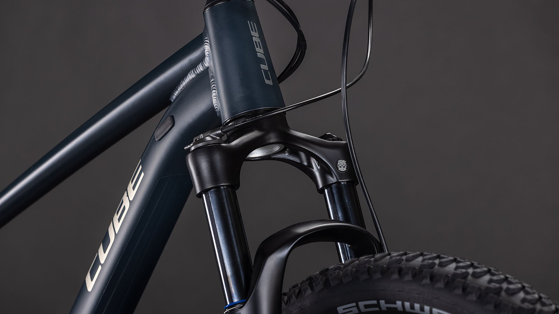 Bicicleta Cube Attention Pro Night´n´Black
