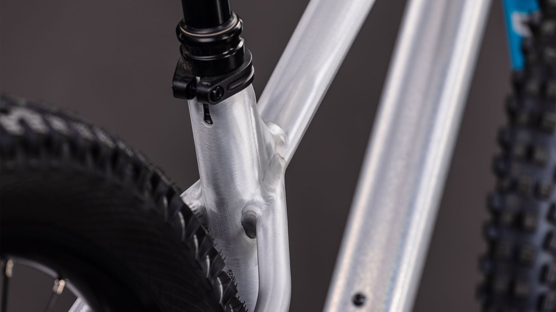 Bicicleta Cube Reaction TM ONE Rawmetal´n´Blue