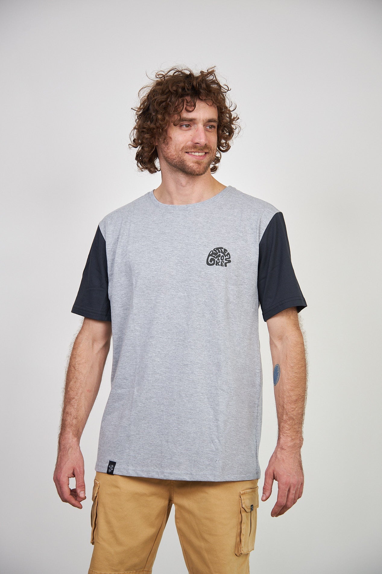 Polera Manga Corta Hombre Gris Grate