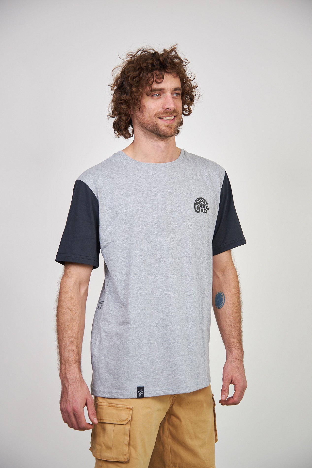 Polera Manga Corta Hombre Gris Grate