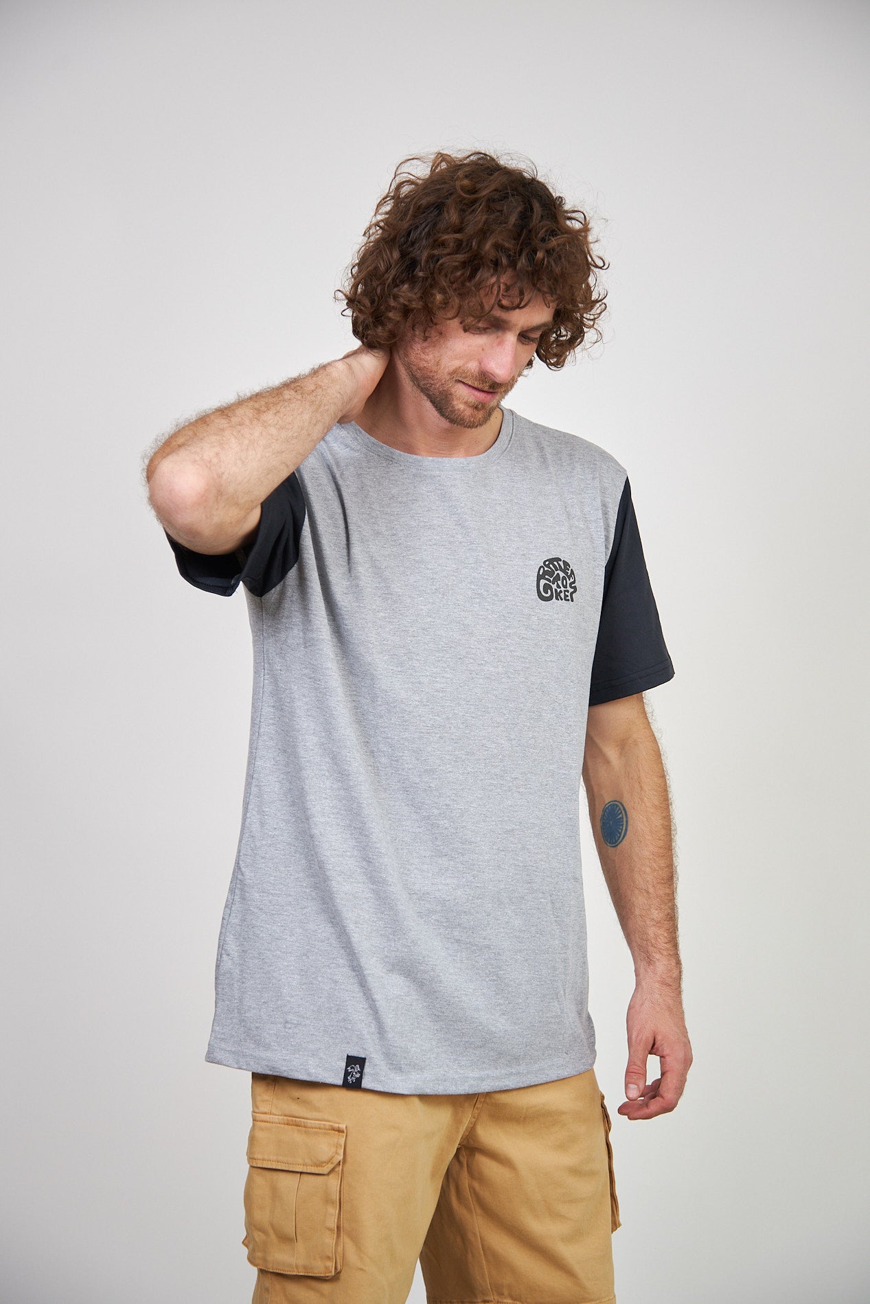 Polera Manga Corta Hombre Gris Grate