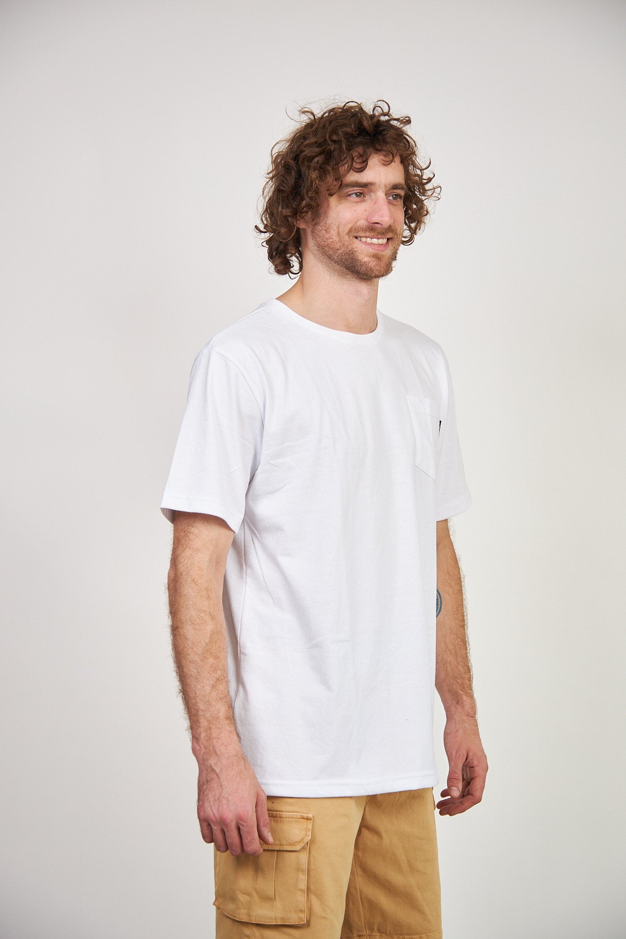 Polera con Bolsillo Blanca Manga Corta