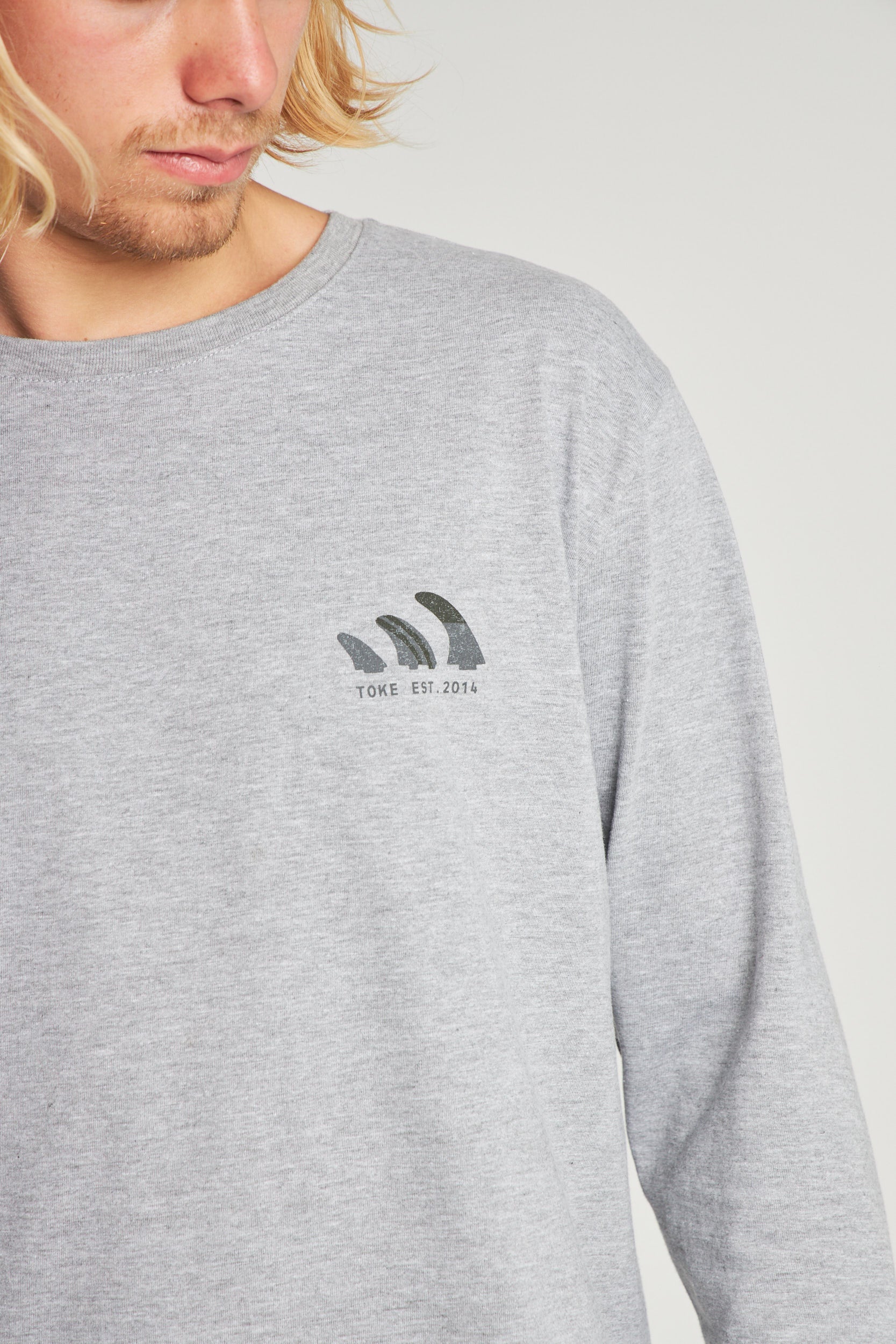 Polera Gris Claro Manga Larga Quilla