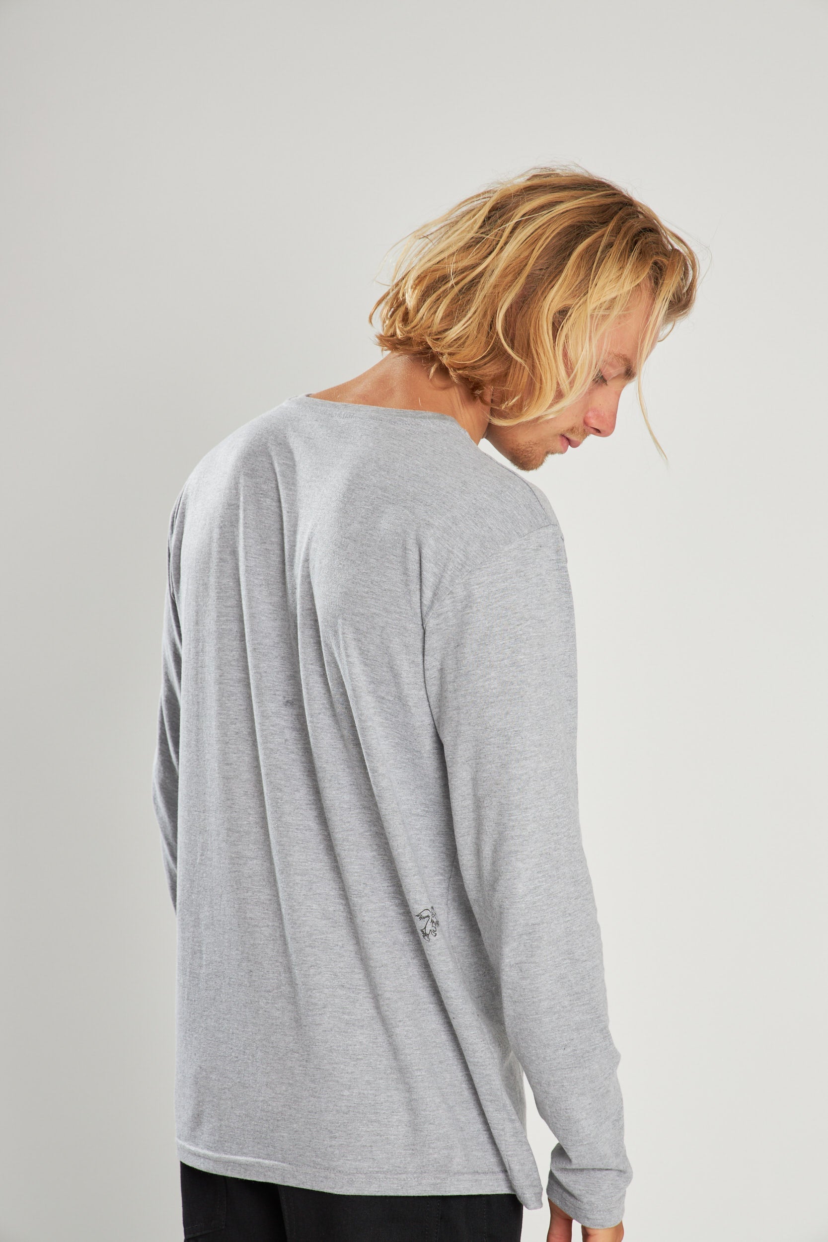 Polera Gris Claro Manga Larga Quilla