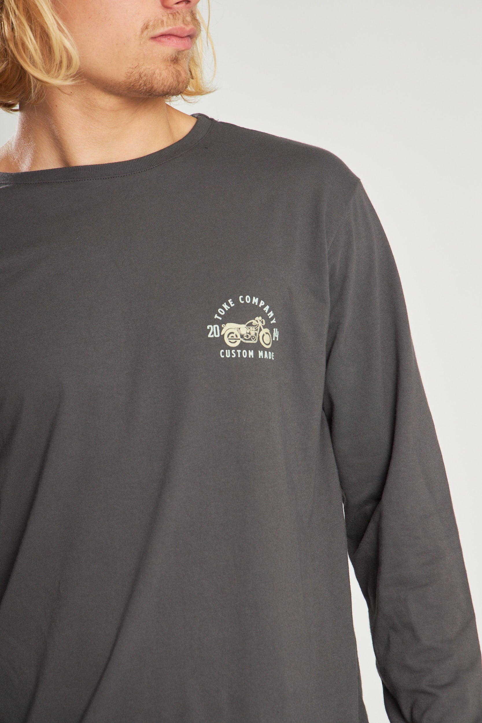 Polera Gris Oscuro Manga Larga Hombre Moto