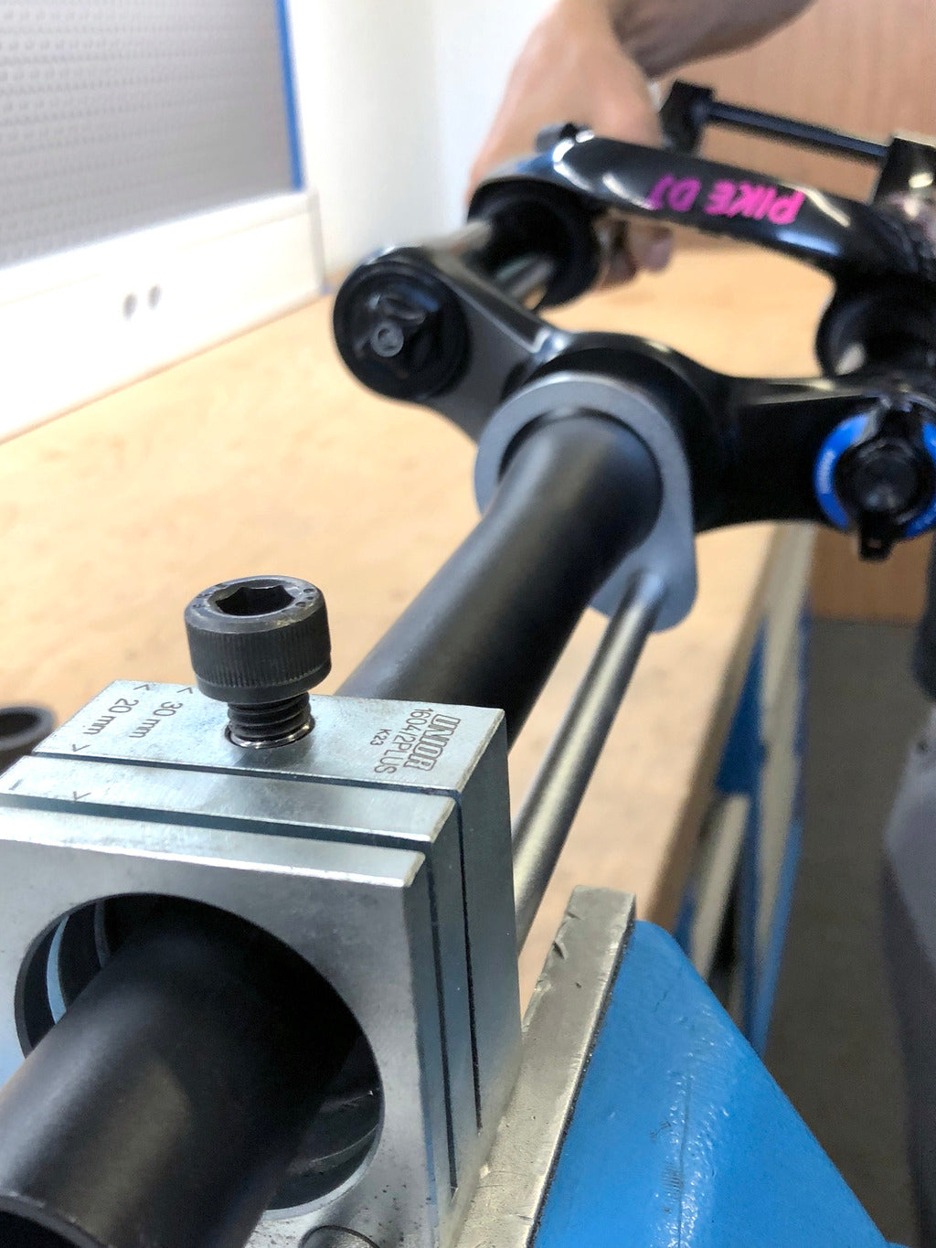 Unior Guia Para Cortar Tubos - Rideshop