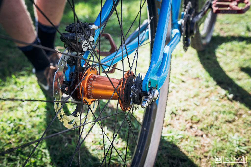 Industry Nine Maza Trasera Hydra 32H Single Speed 10X135 Bolt-On Roja - Rideshop